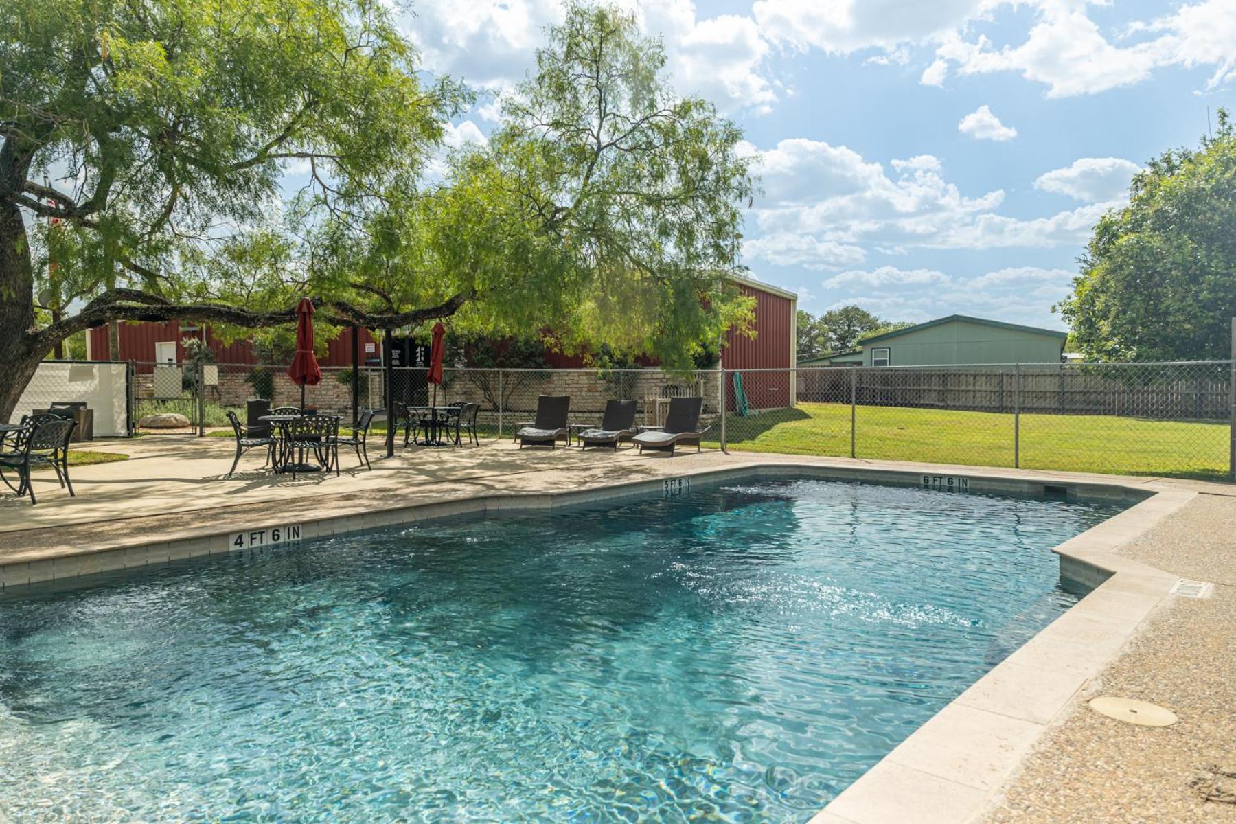 Htr Tx Hill Country Campground Kerrville Dış mekan fotoğraf